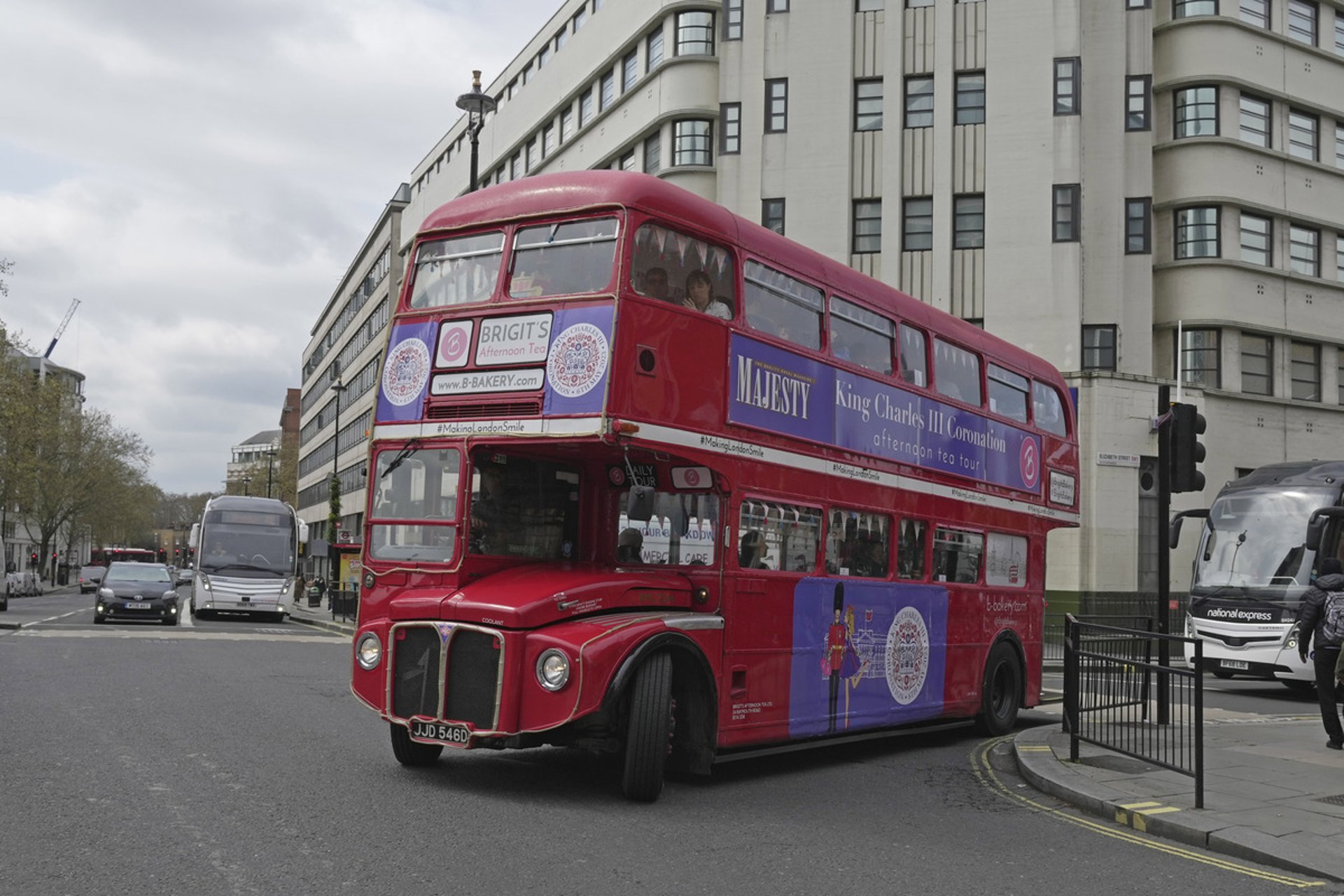 London Introduces Bus Line for Jewish Security