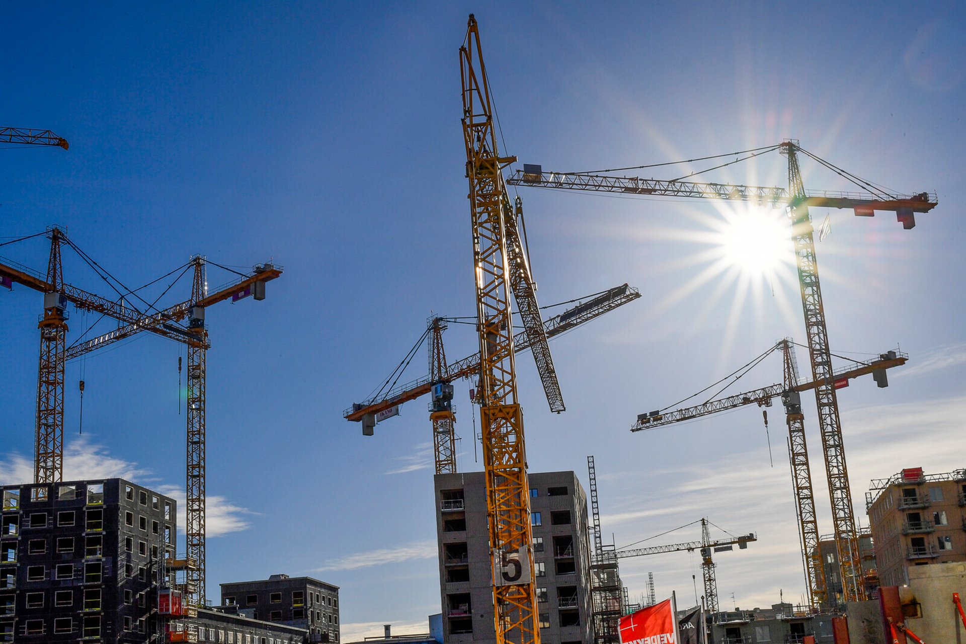 The Construction Industry Sees a Brightening