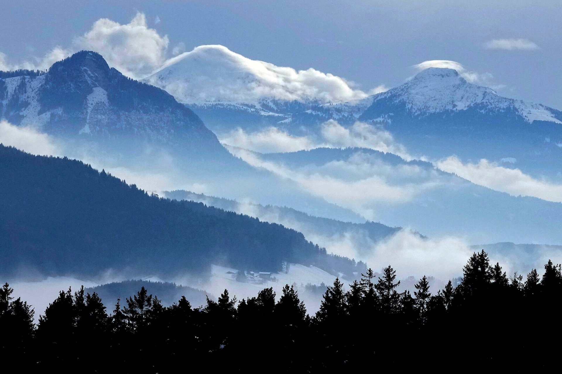 Two die in avalanche in the Dolomites