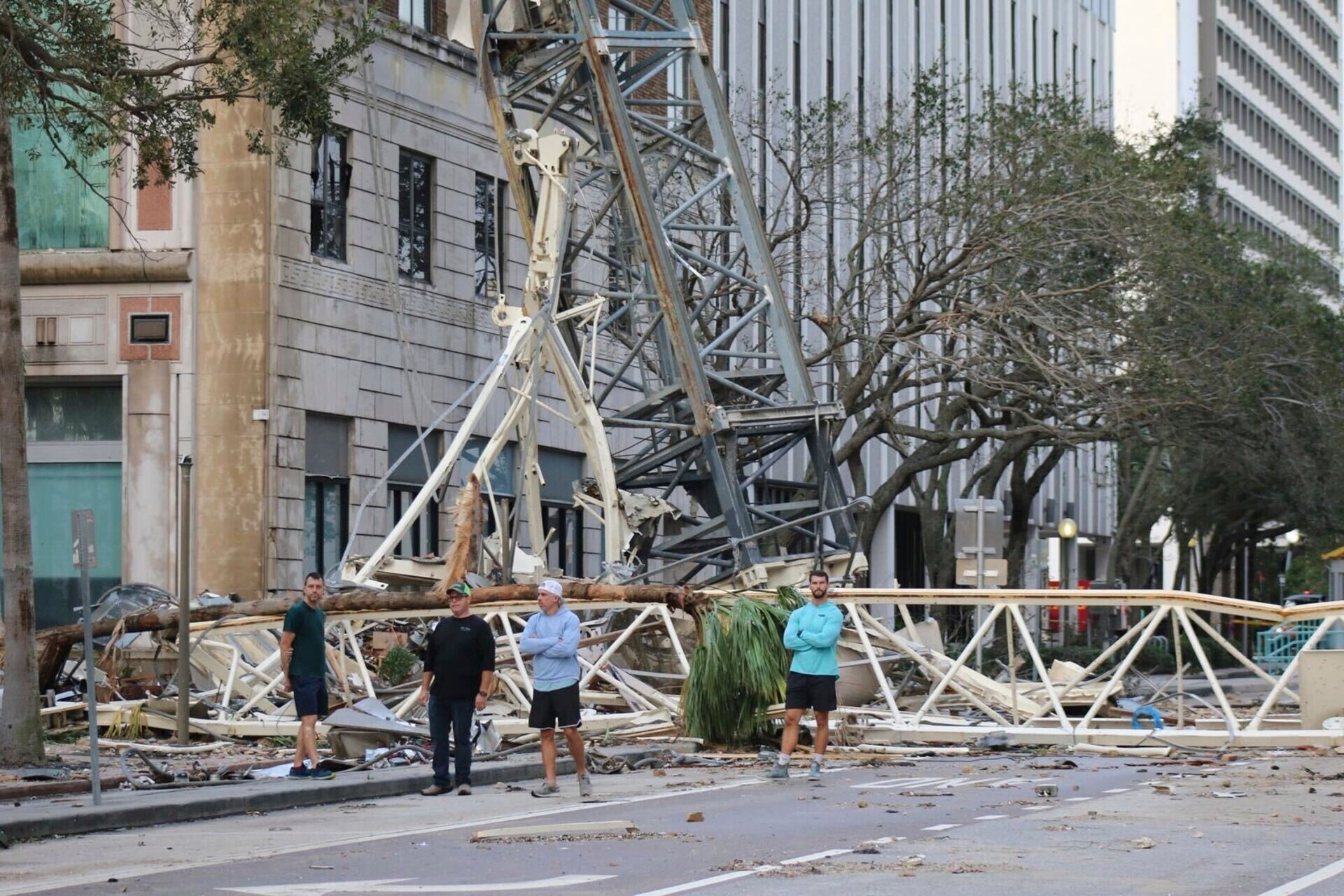 Destruction after Milton - several dead in tornadoes