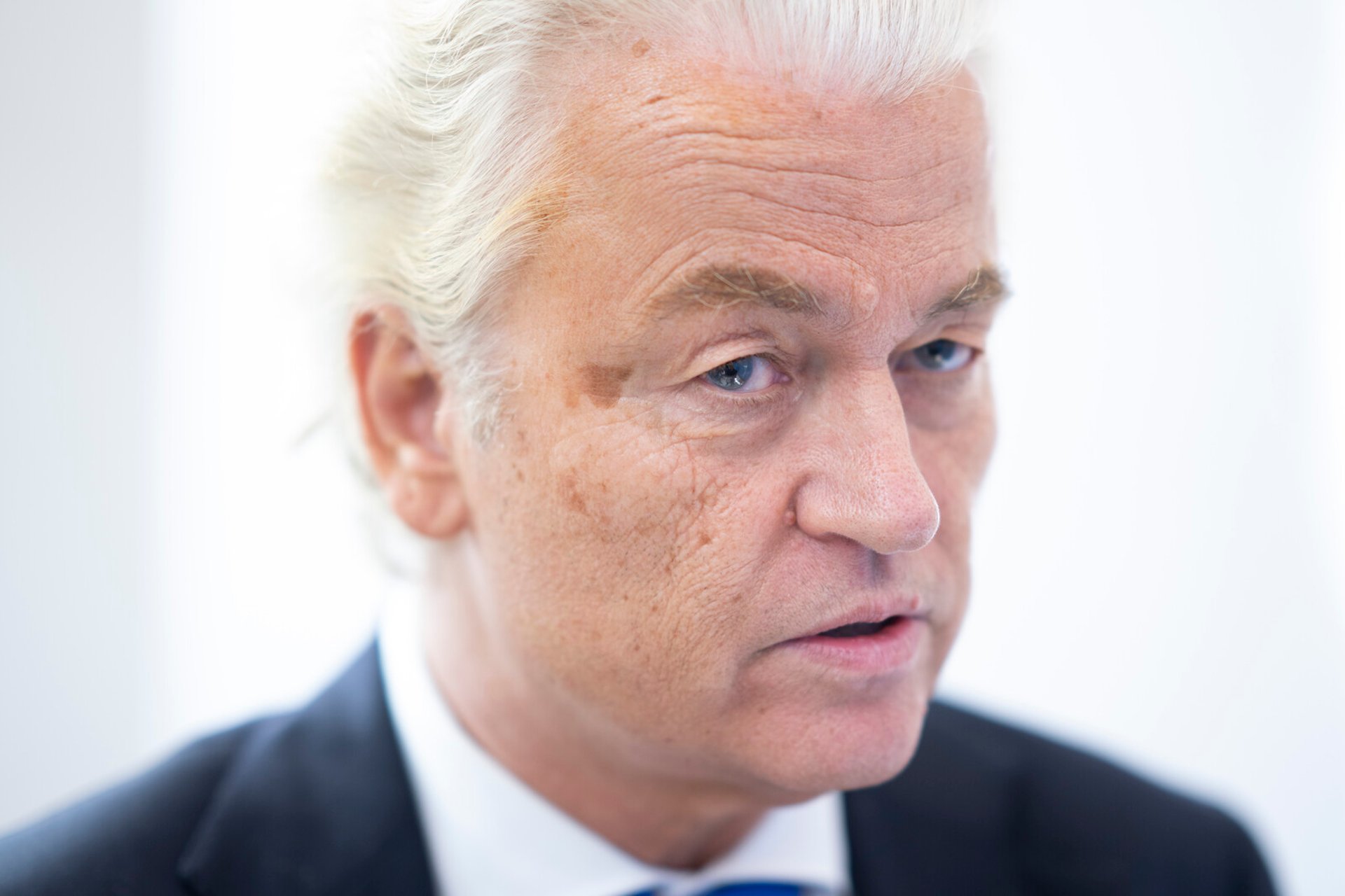 Wilders wants to opt out