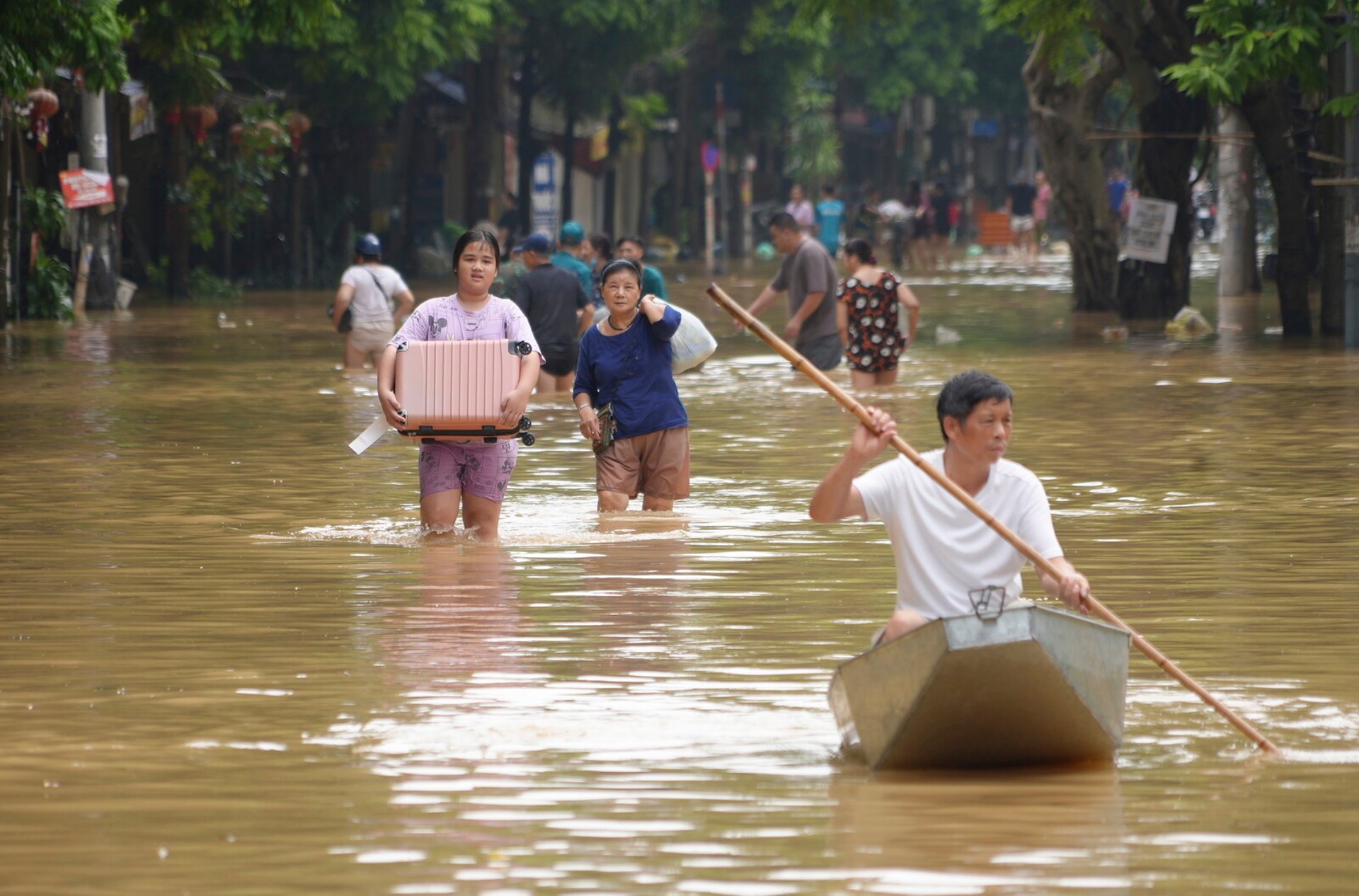 China prepares for typhoon –