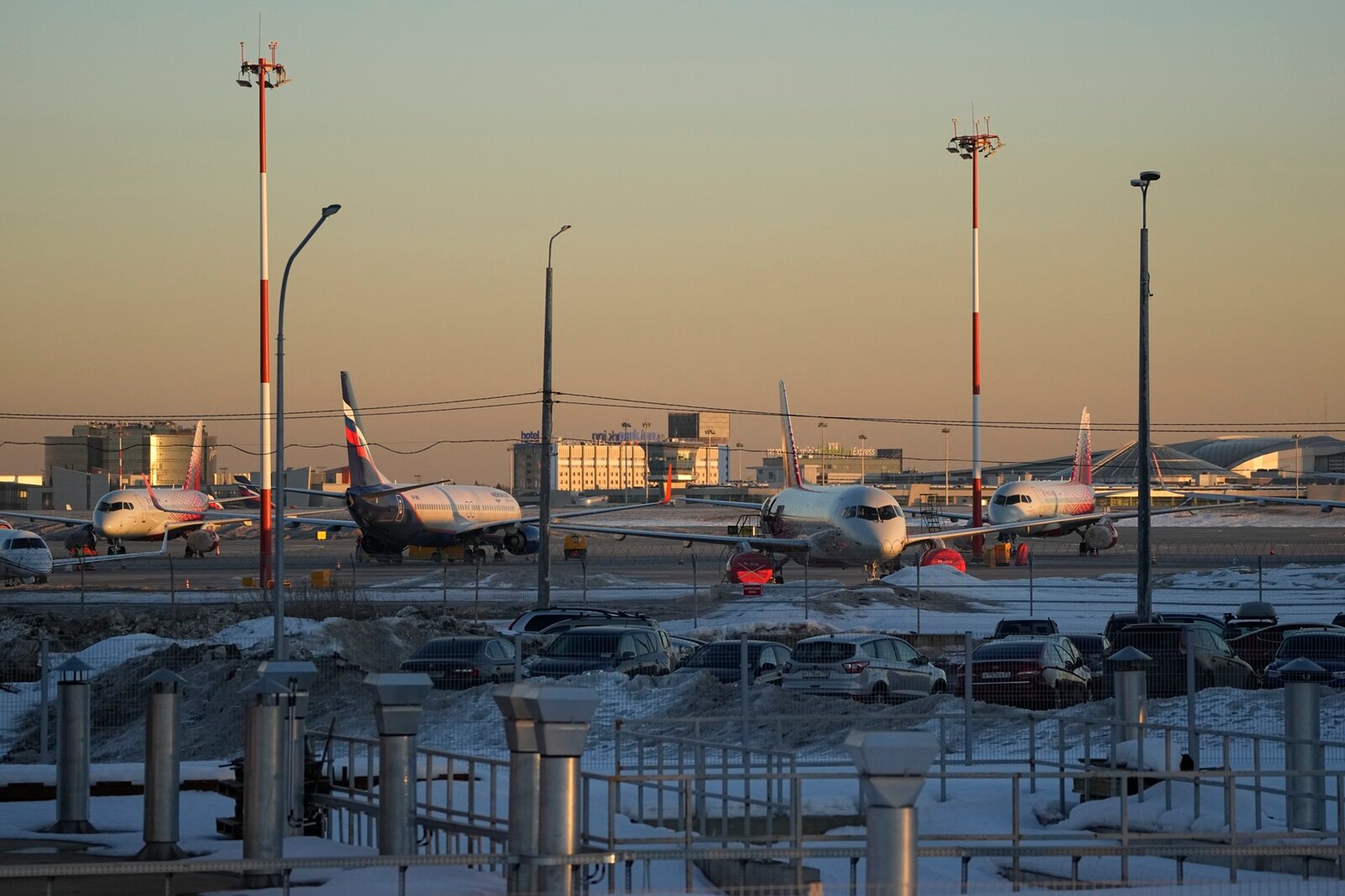 Moscow's airports closed for security