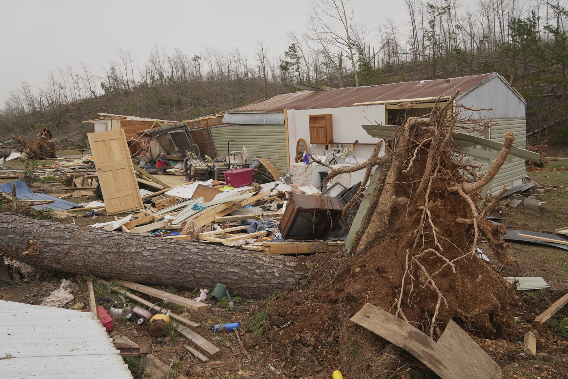 Over 30 dead in severe weather in the USA