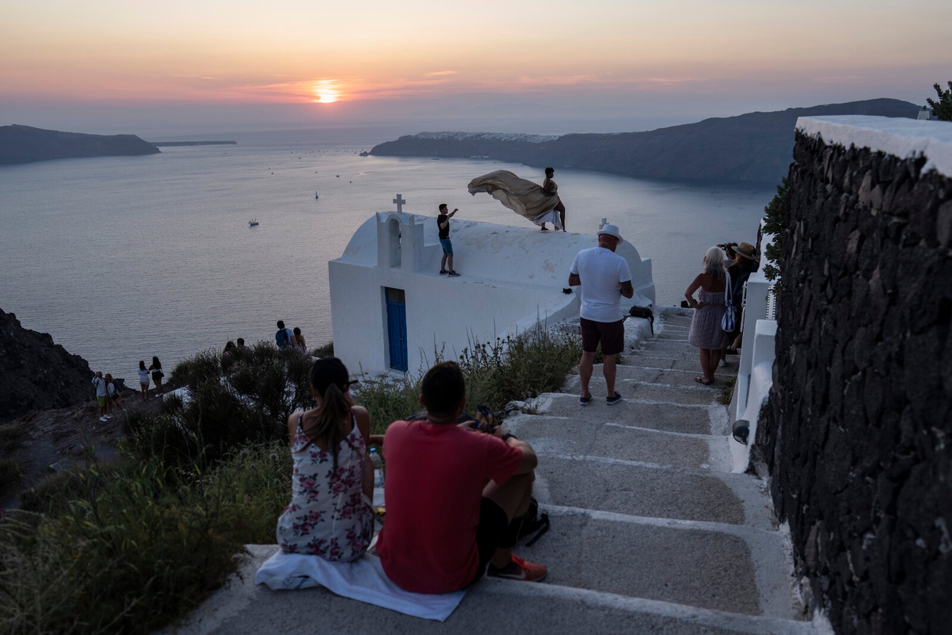 New tremors on tourist island