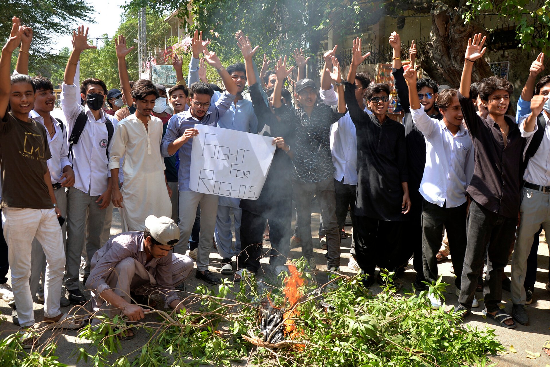 Tear gas against students after