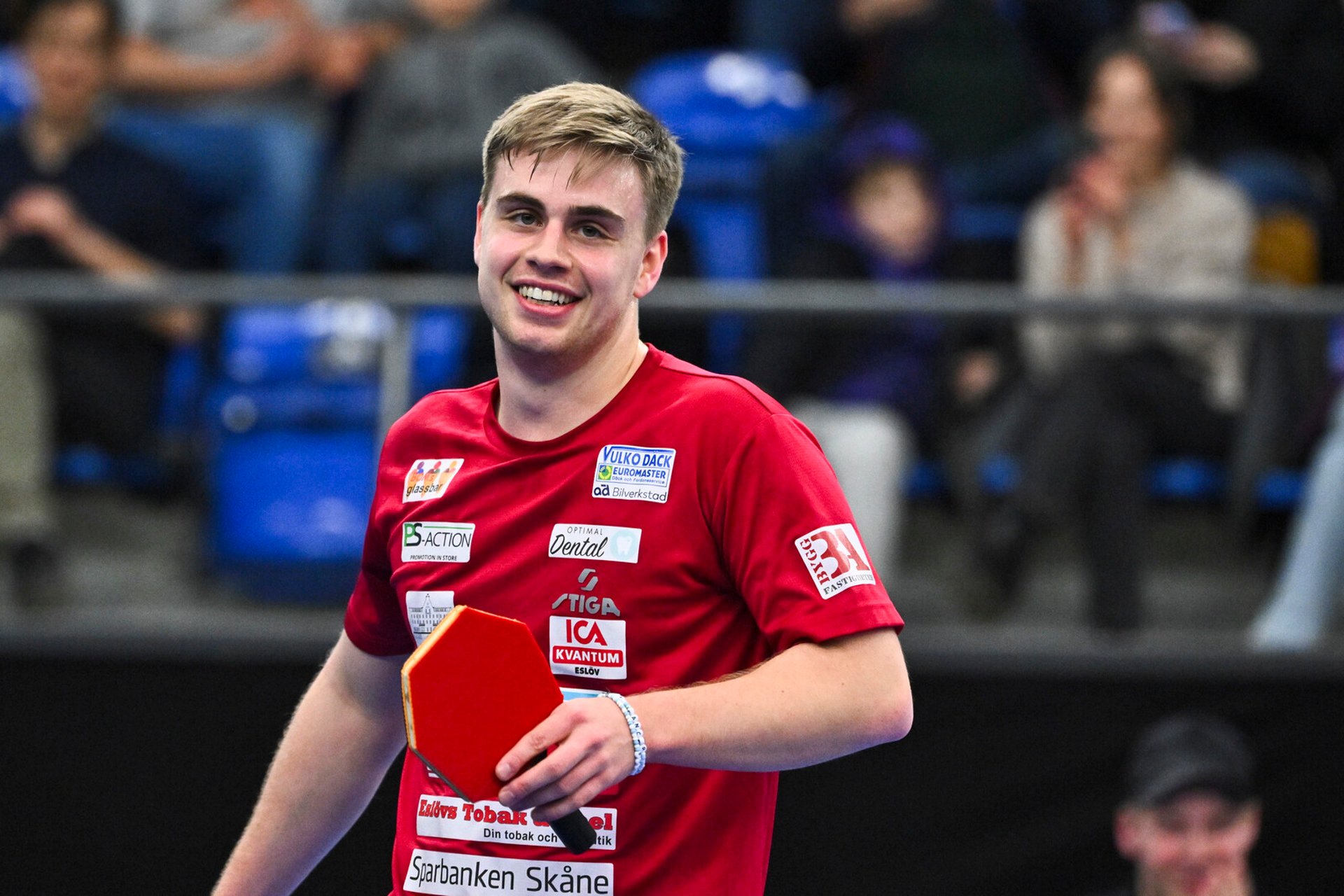 Möregårdh reaches quarterfinal after crushing victory