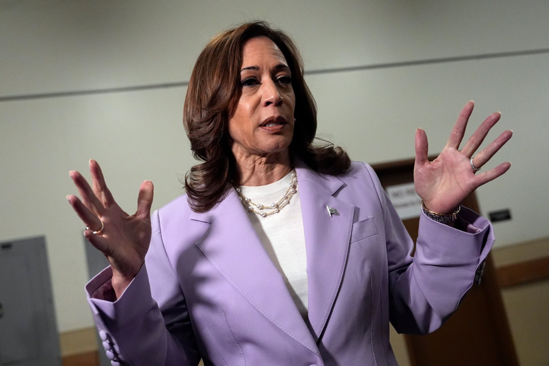 Harris: I won't interfere with the Fed's decisions