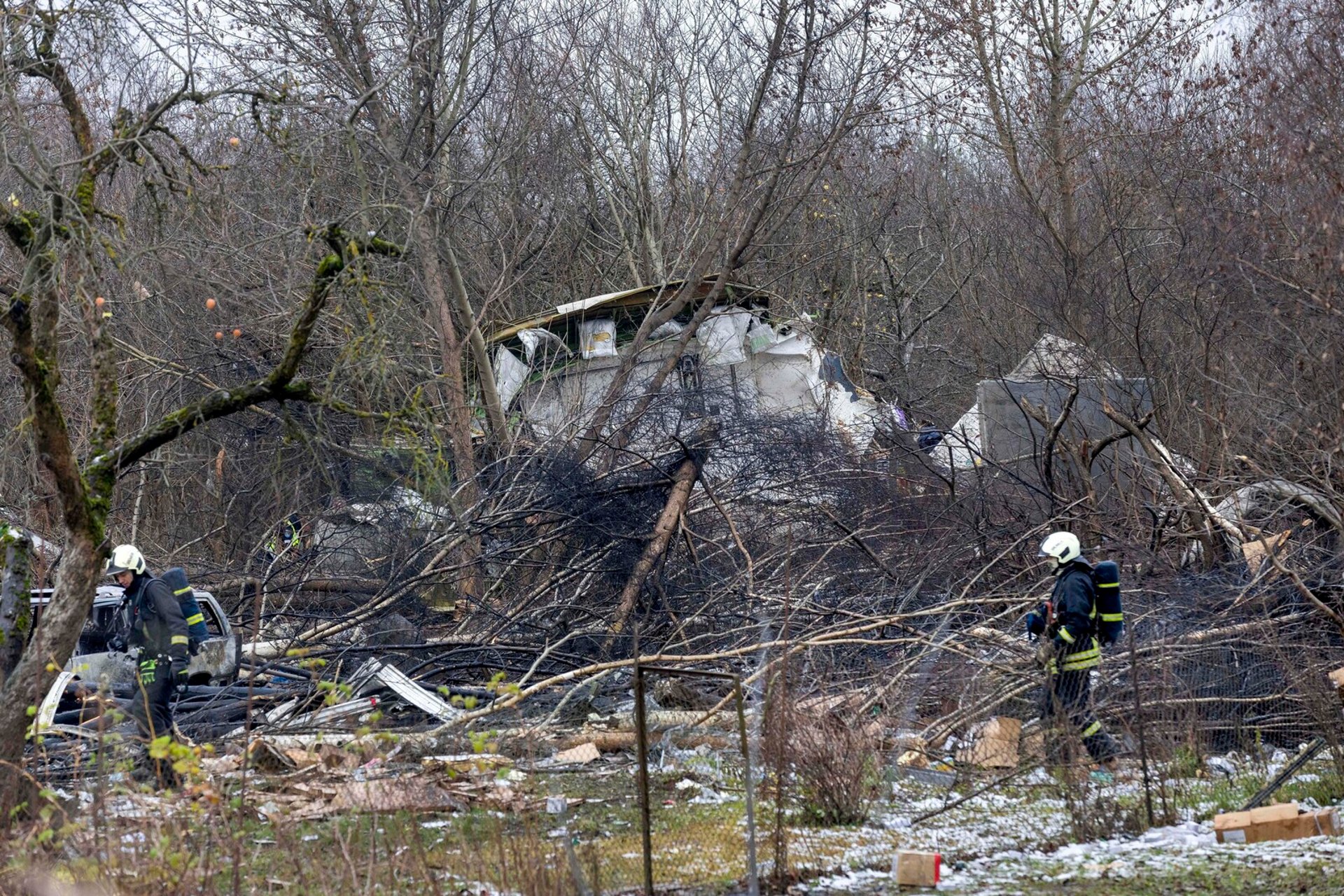 Explosion on cargo plane – crashed into residential building