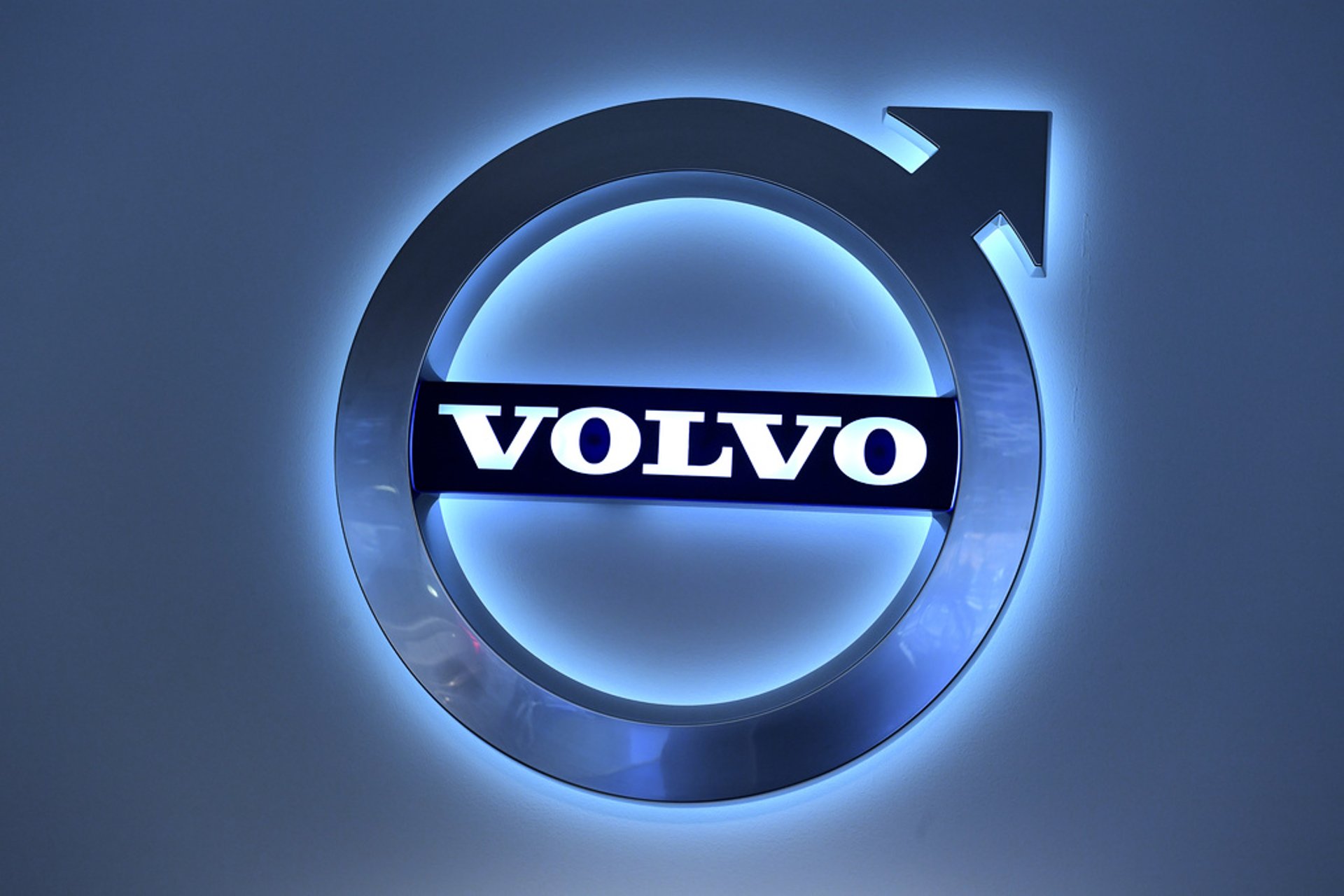 Volvo recalls 72,000 new electric cars