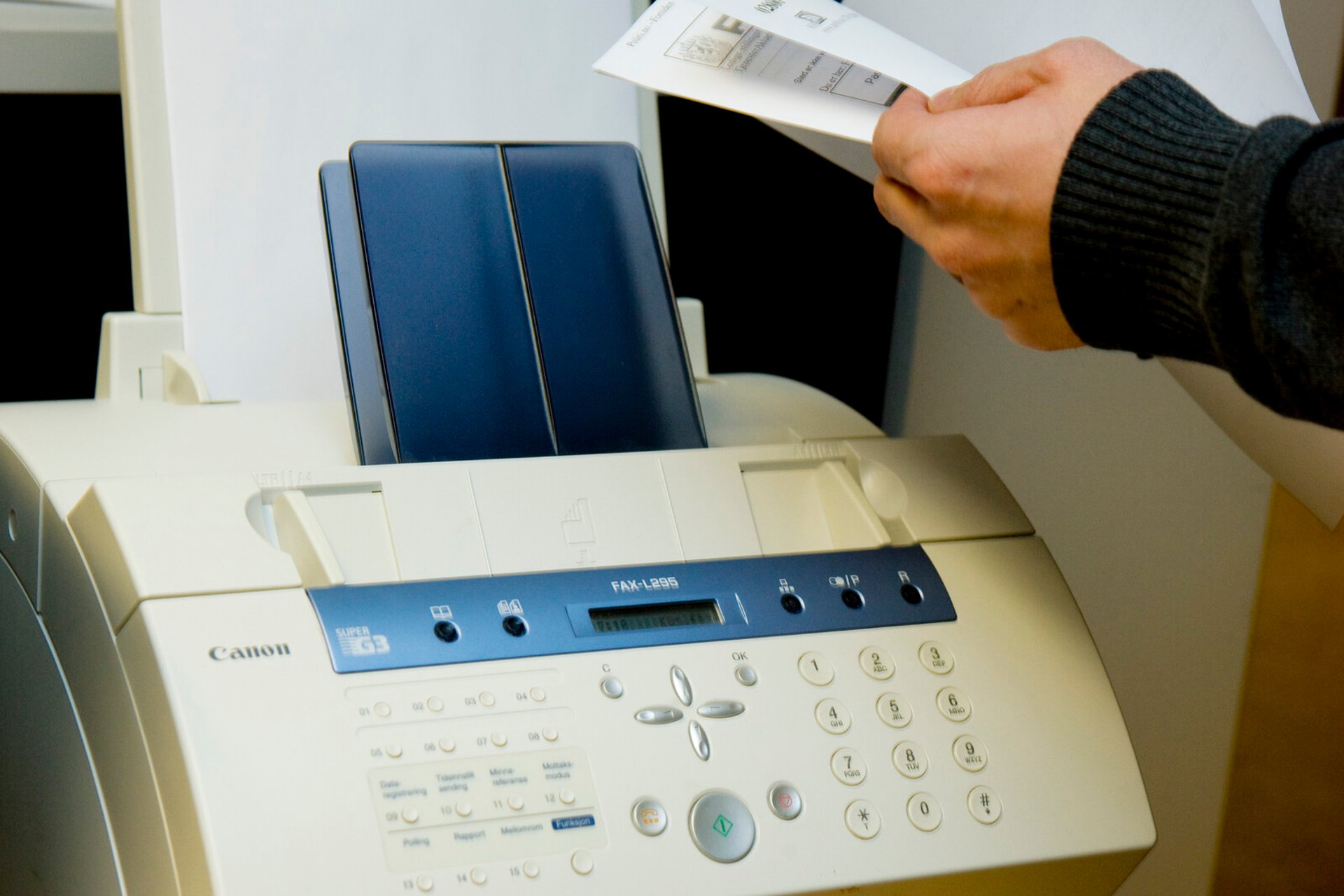 Urge the Government: Scrap Healthcare's Fax Machines