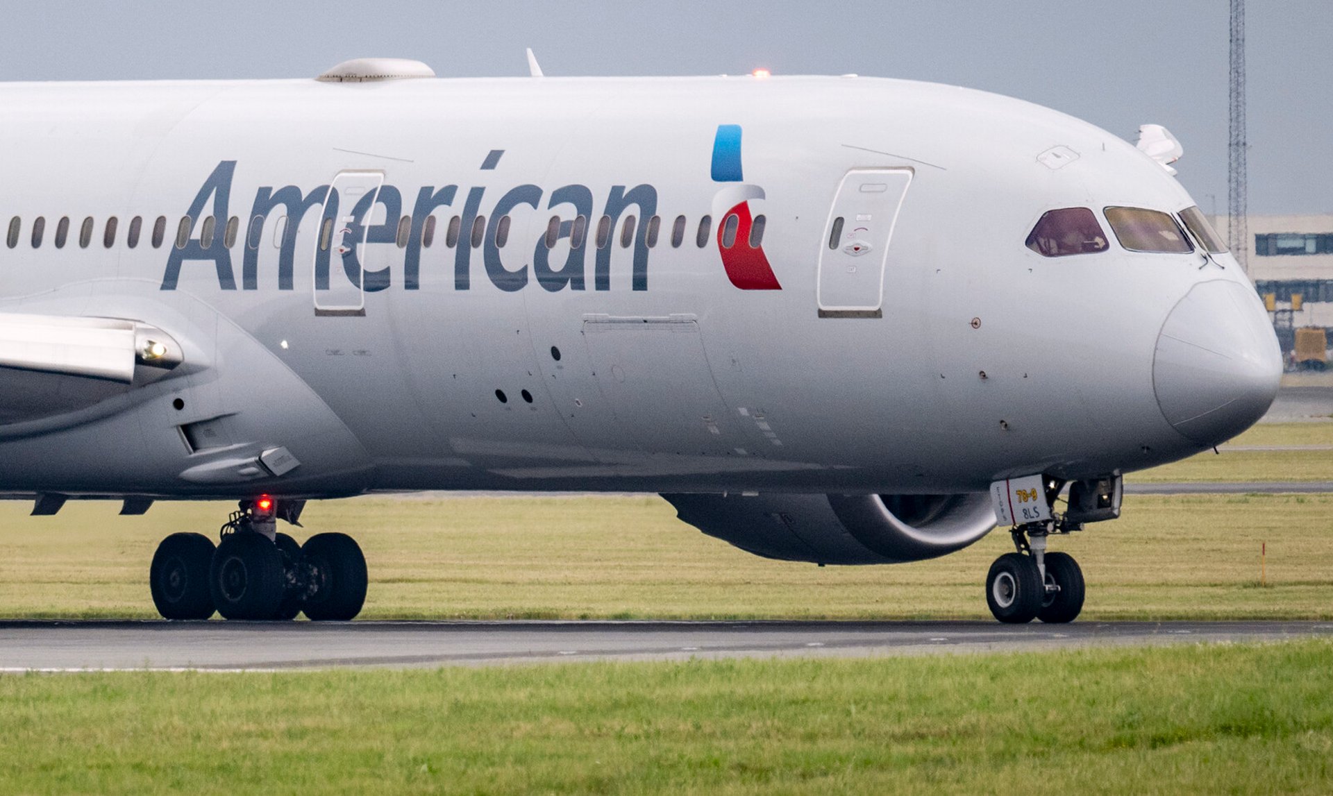 American Airlines flags loss