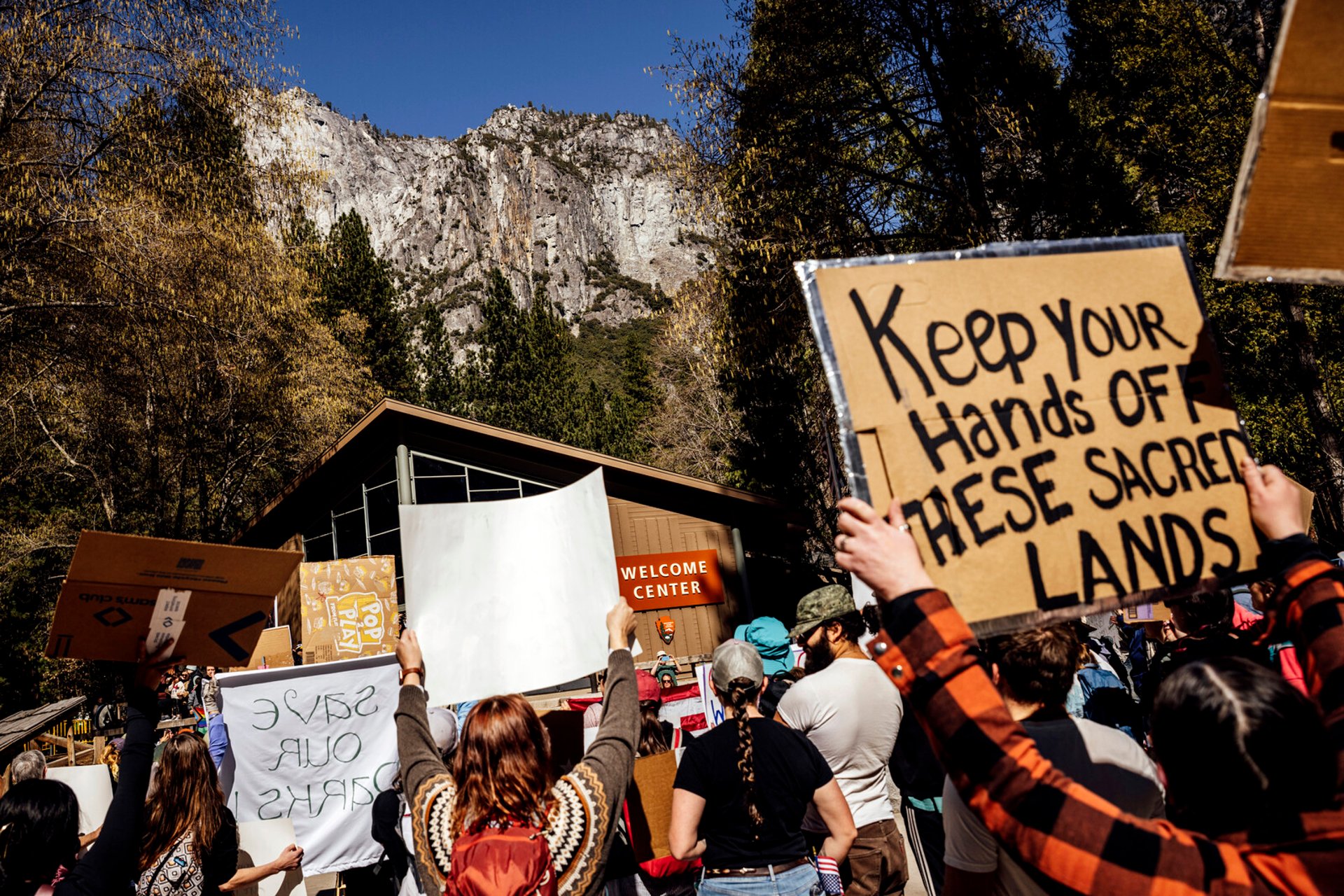 Protesters in the USA: Don't touch our national parks