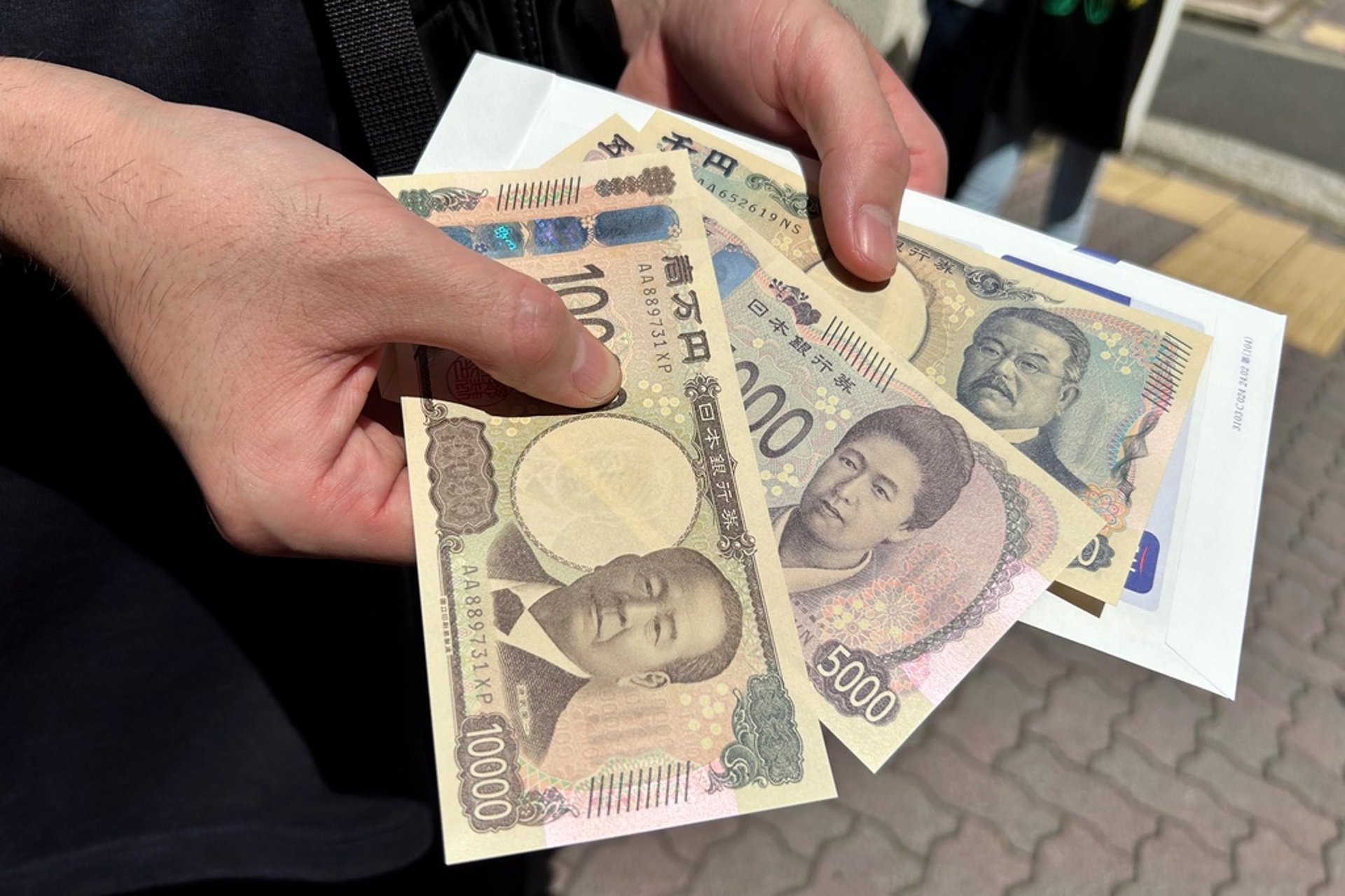 Japan Waits with Interest Rate Hike After the Crash