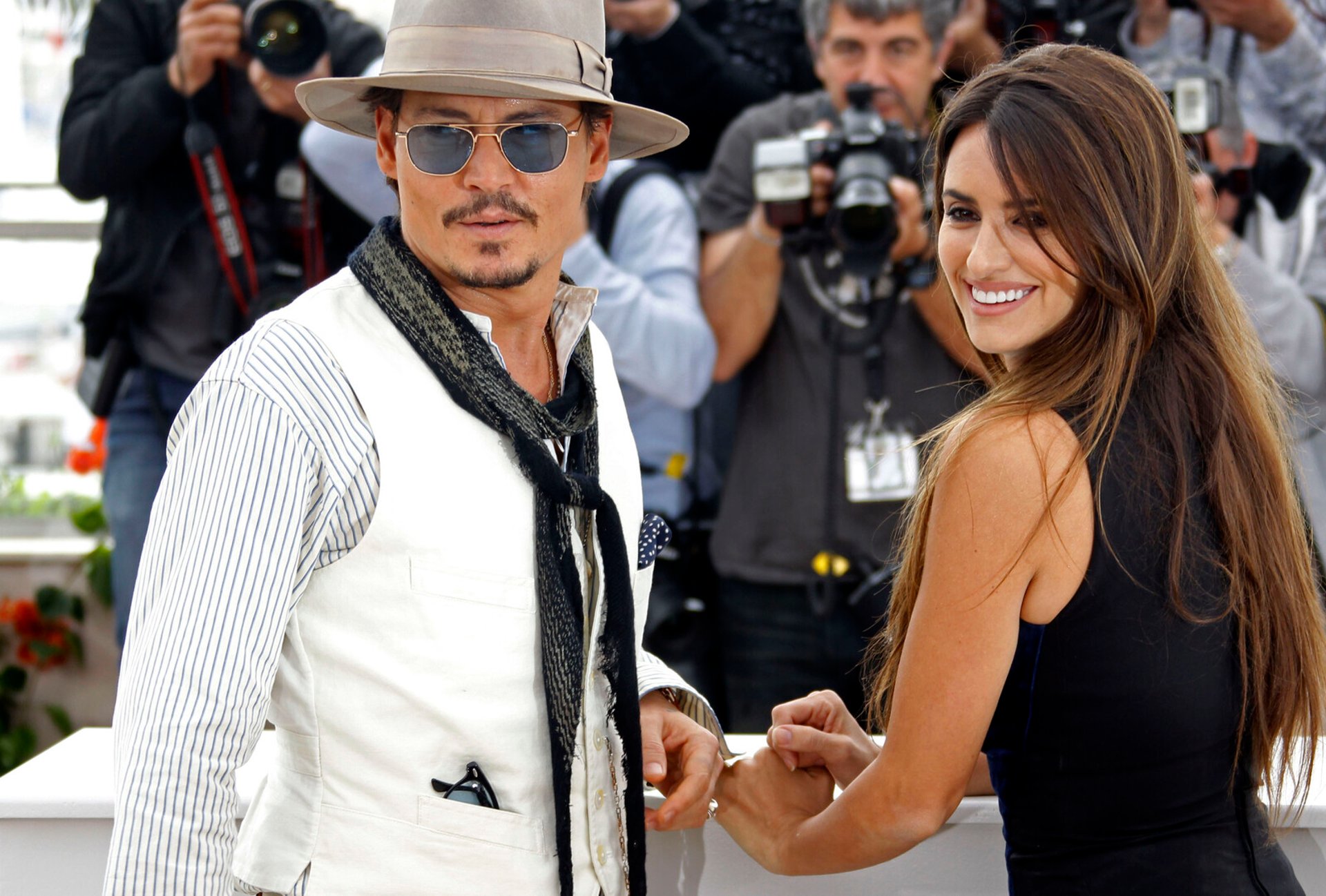 Johnny Depp plays against Penelope Cruz in action film