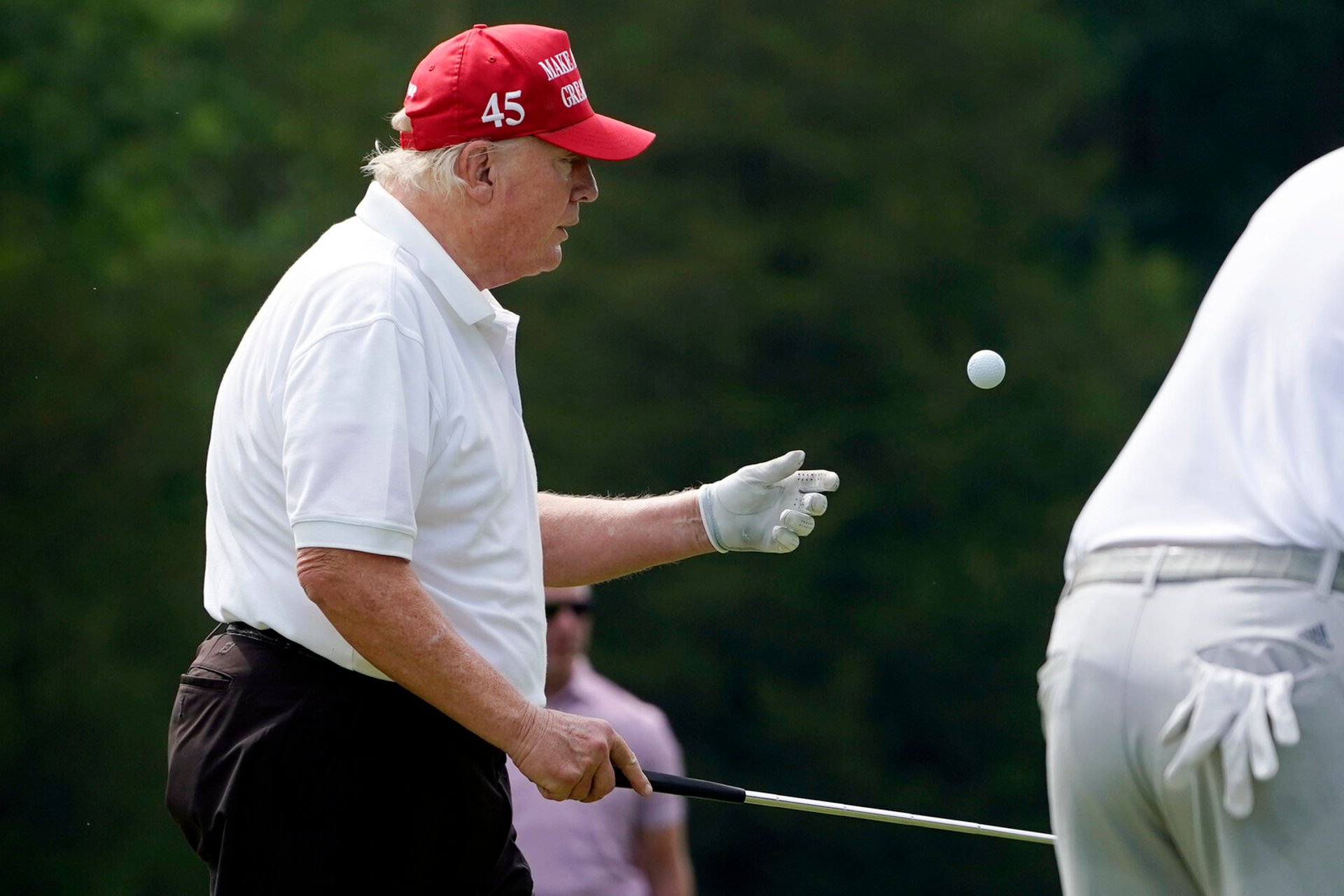 South Korea's leader dusts off golf clubs for Trump