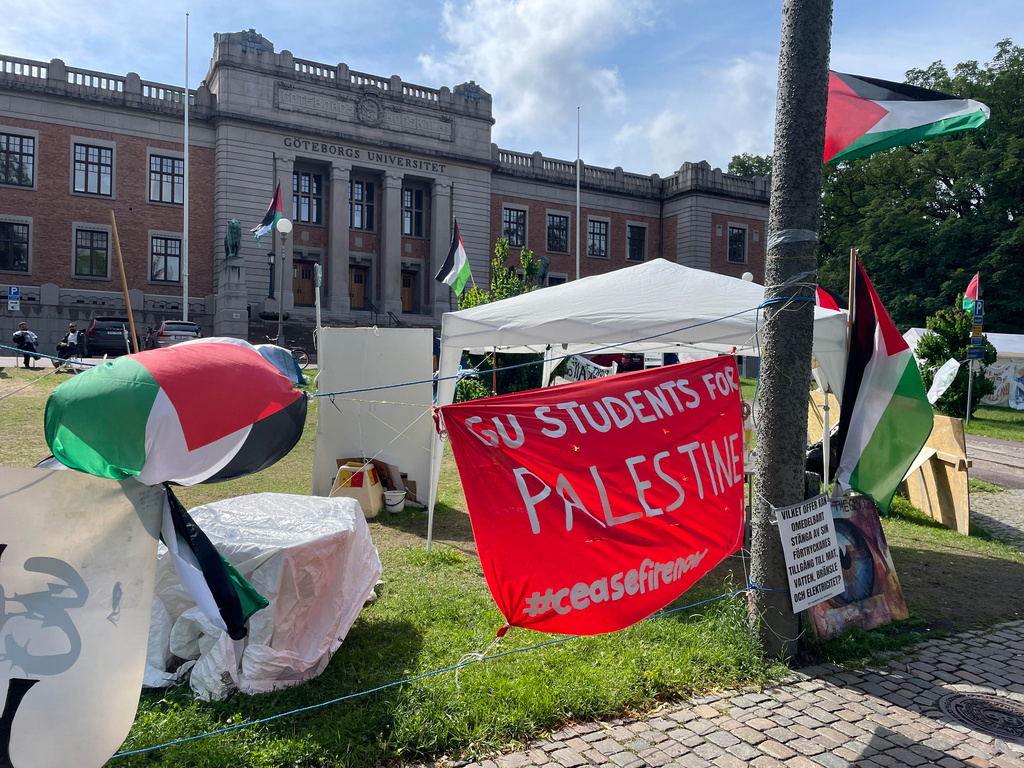 Protest at the university – people chained up