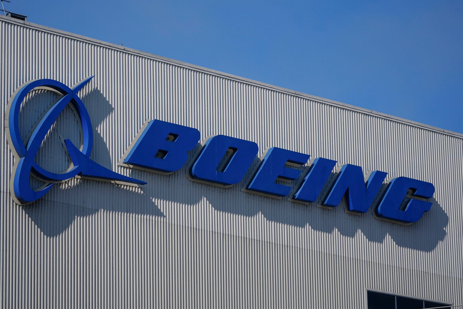 Boeing wants to raise 25 billion dollars