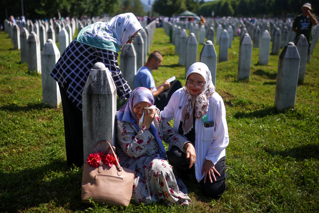 Srebrenica's victims honored in official ceremony