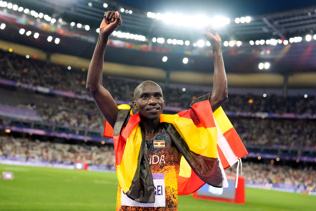 Cheptegei takes gold in the 10,000 meters