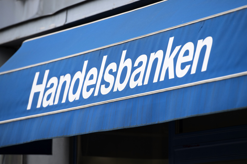 Handelsbanken completes sale in Finland