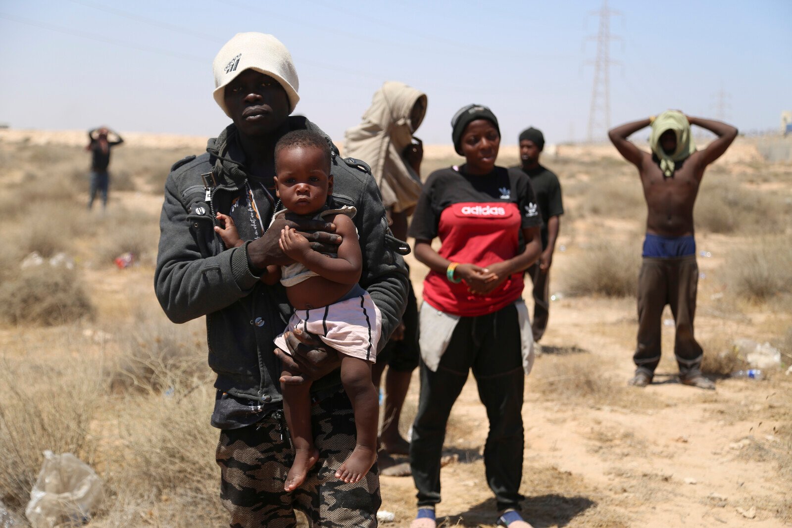 600 deported to dangerous desert road – criticism of EU