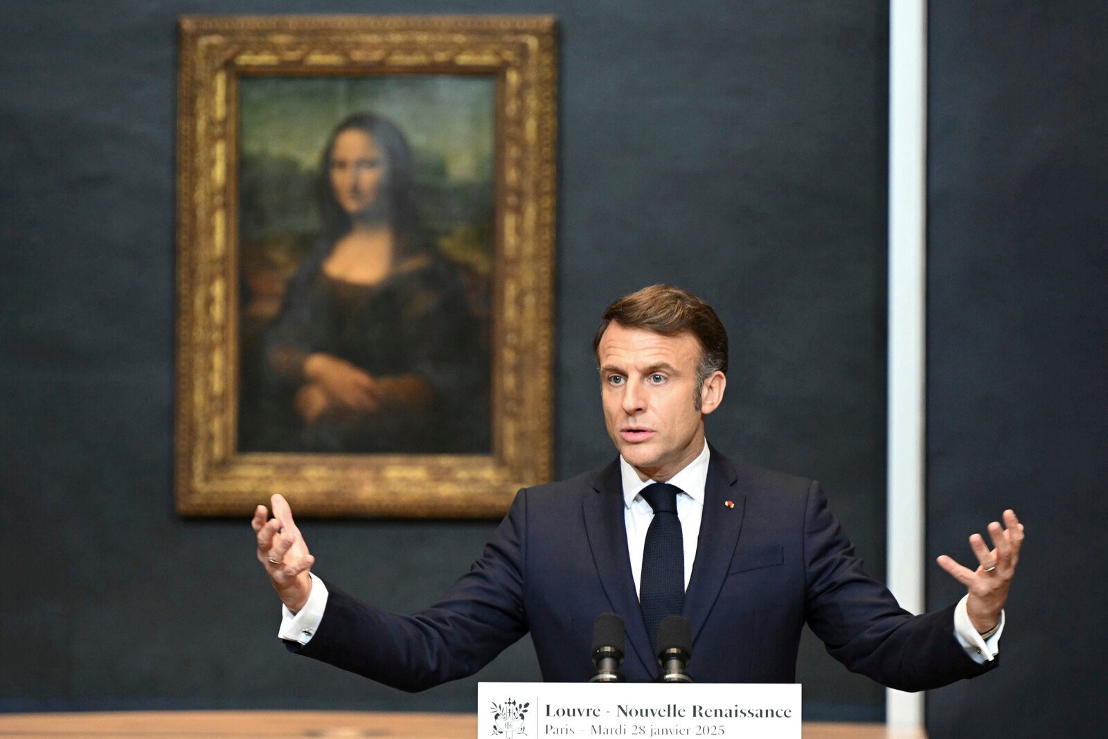 Macron: "Mona Lisa" to get its own room