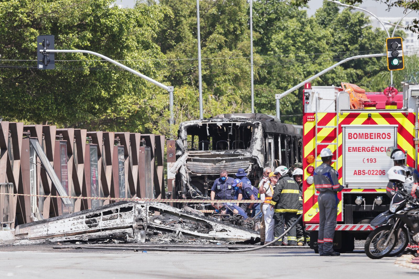 Small plane crashes on city avenue