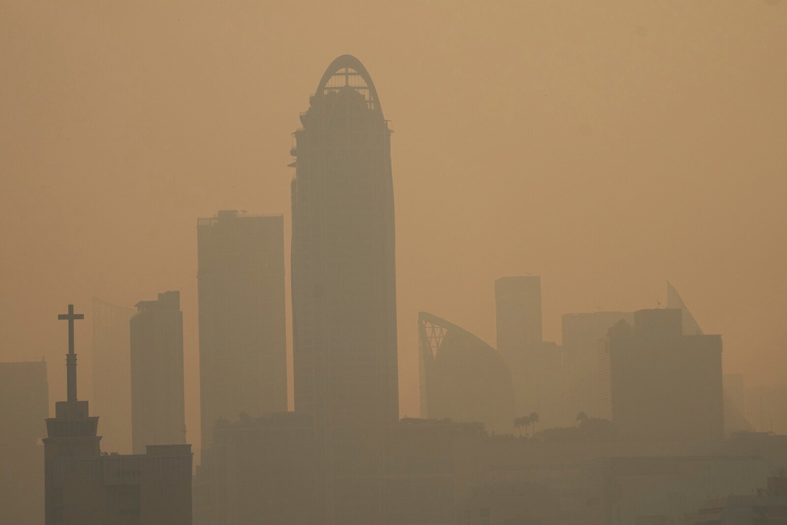 Polluted Air Forces Bangkok to Close Schools