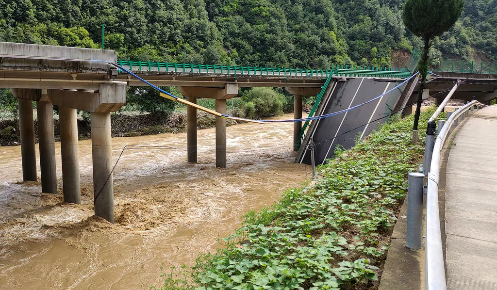 Twenty Dead in Floods in China