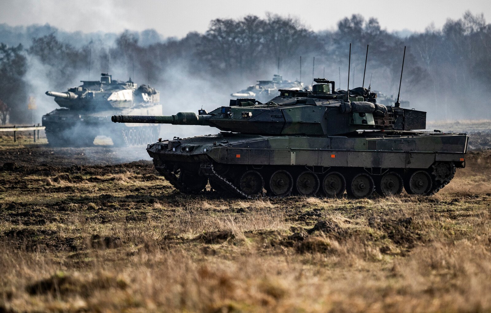 Sweden buys German battle tanks for billions