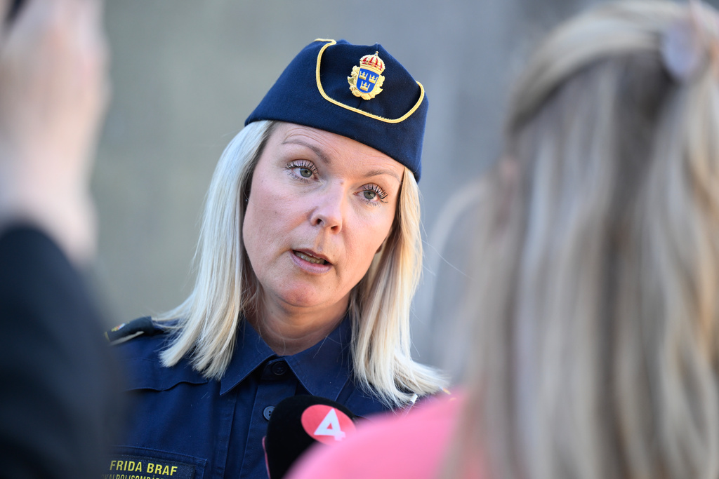 Police prepared for violence outside the safety zone