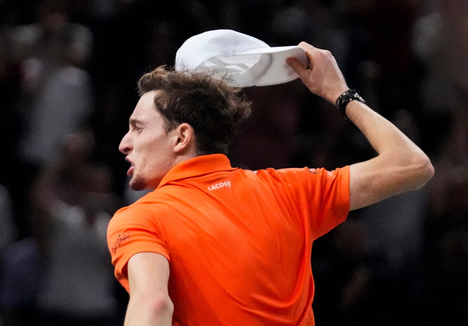 Upset in front of a wild crowd – the world number two is out