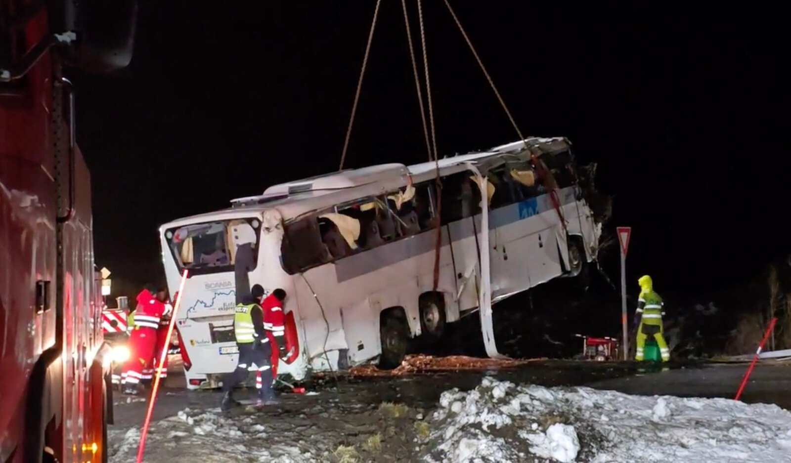 Tourists killed in bus crash