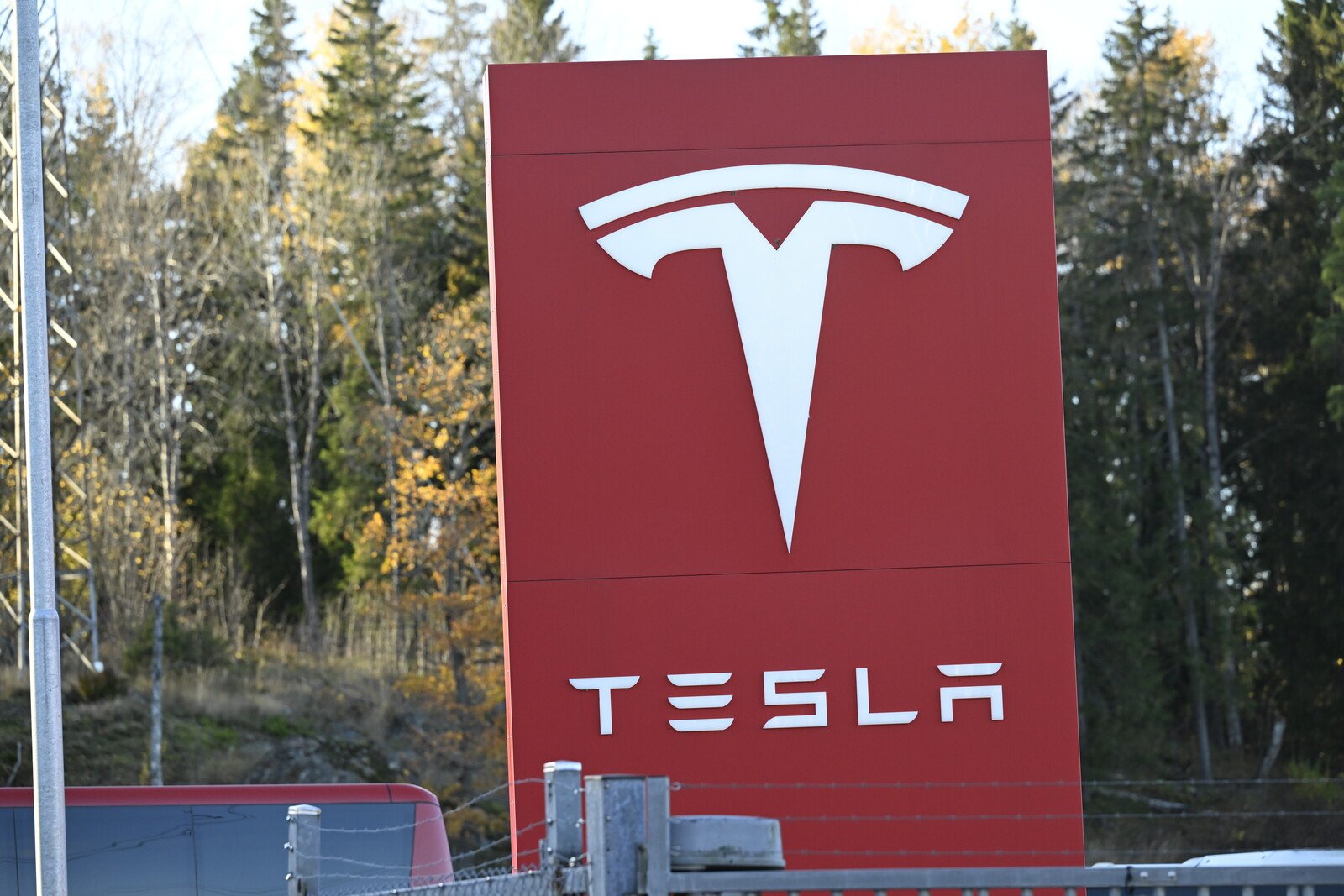 Tesla's profit higher than expected – stock surges