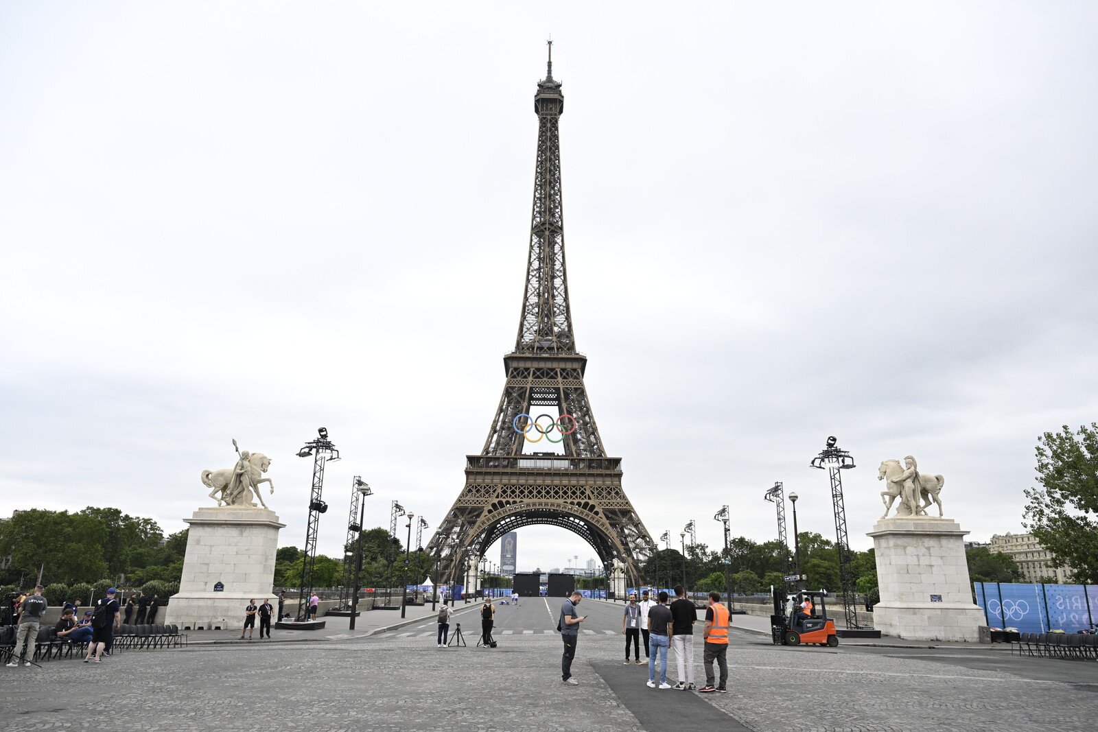 Eiffel Tower Evacuated – Short