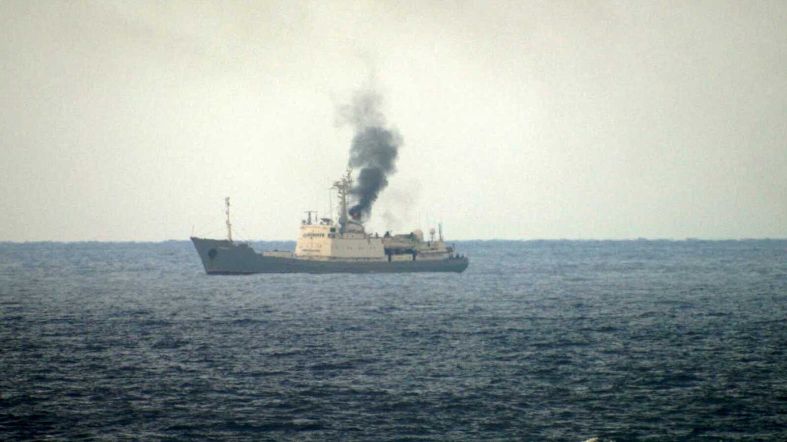 Russian spy ship in distress: "Stay away"