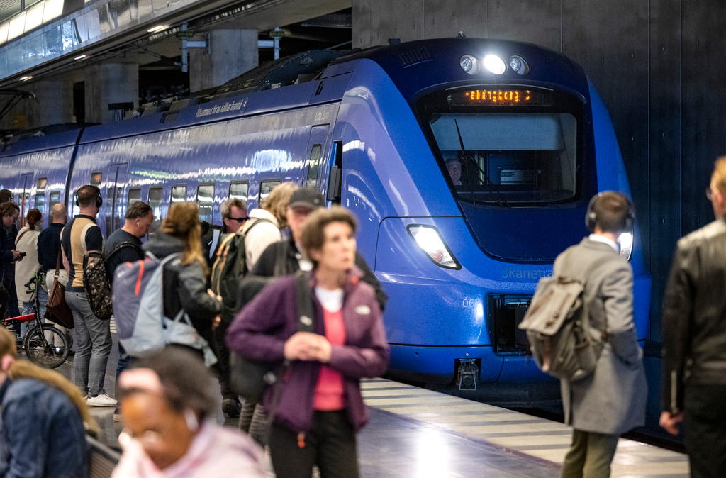 Traffic Resumes after Train Stop in Malmö