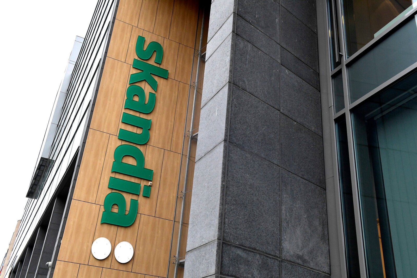 Skandia lowers mortgage rate