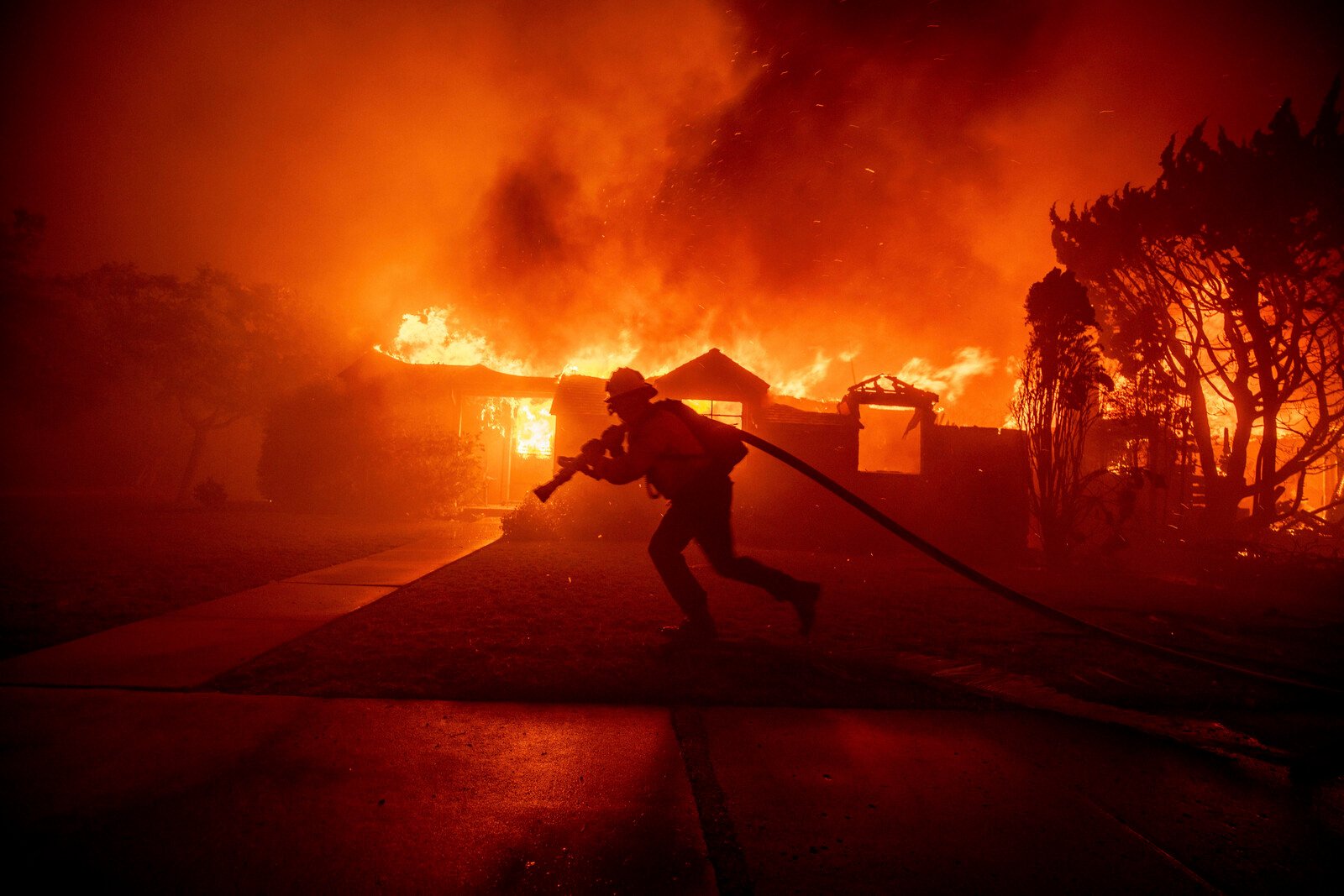 Fires stop NHL match in