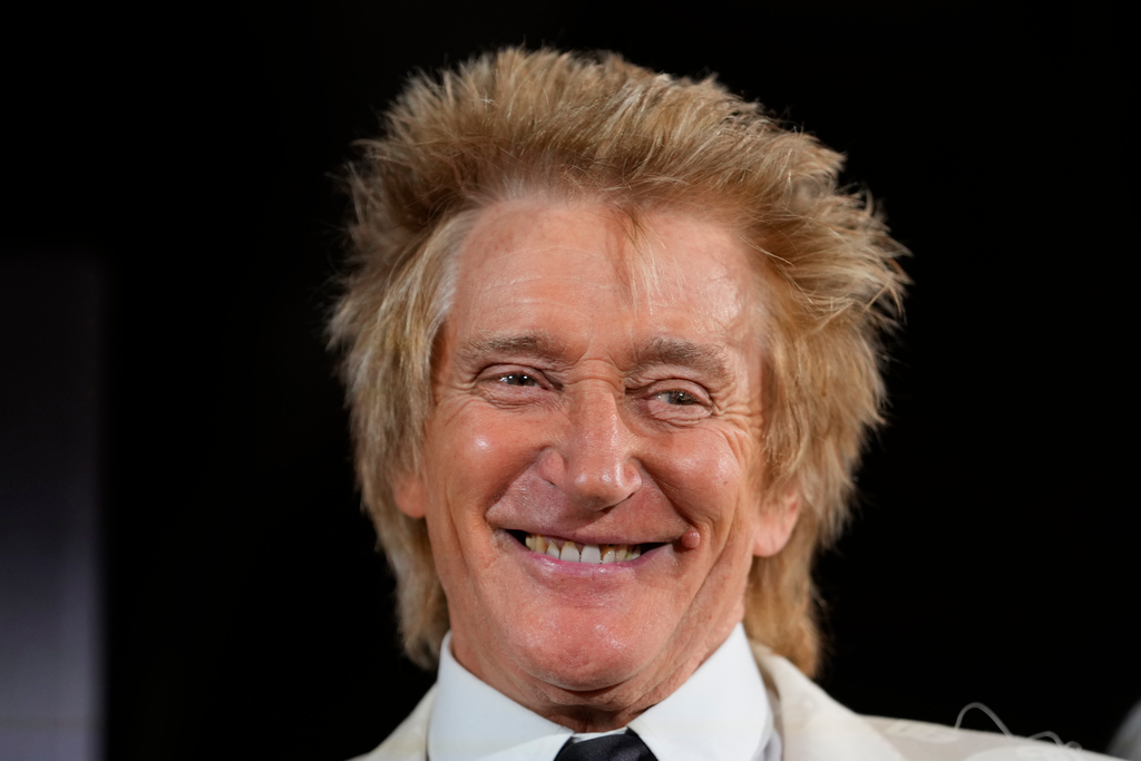 Rod Stewart postpones concerts