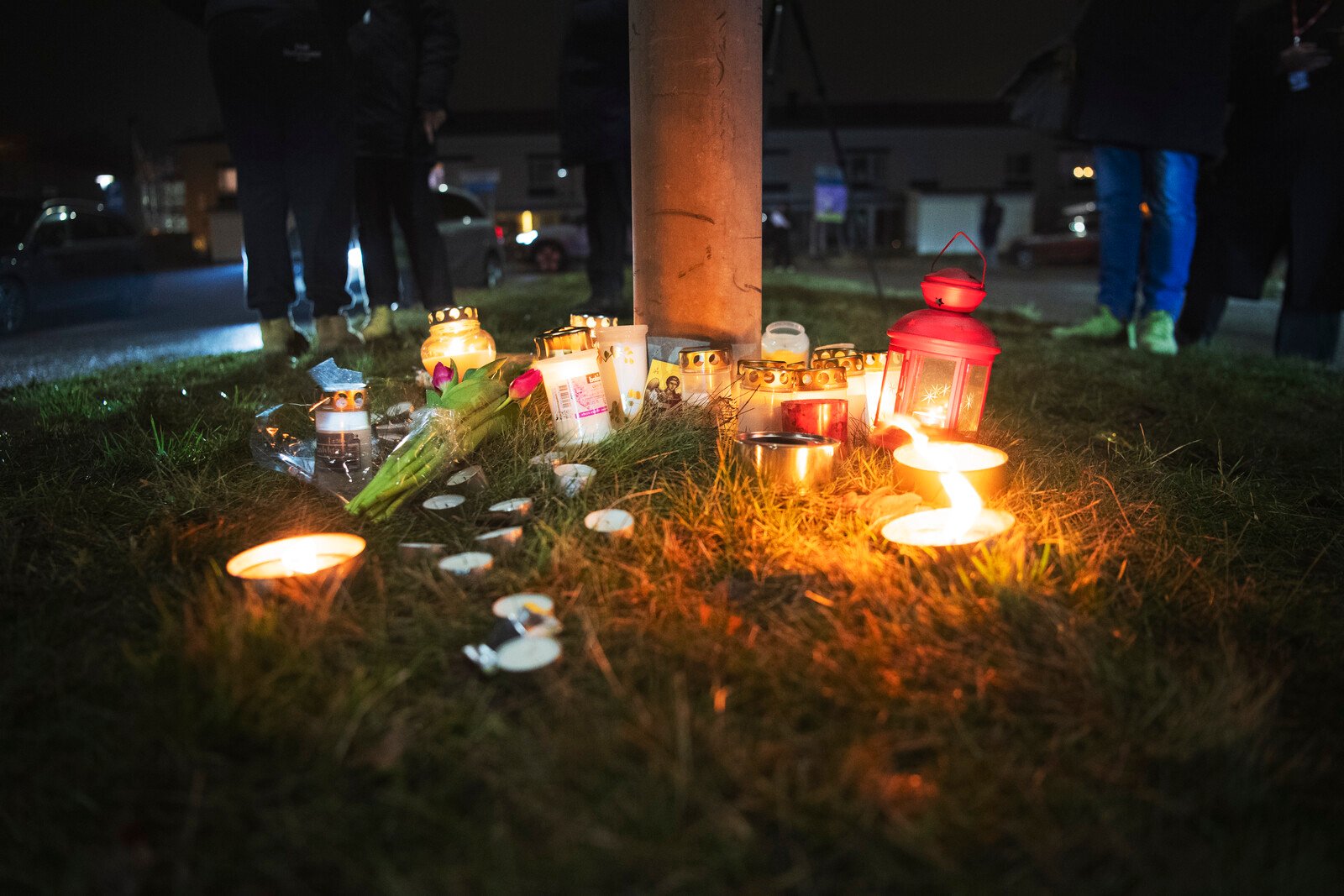 Football Clubs Pay Tribute with Mourning Bands