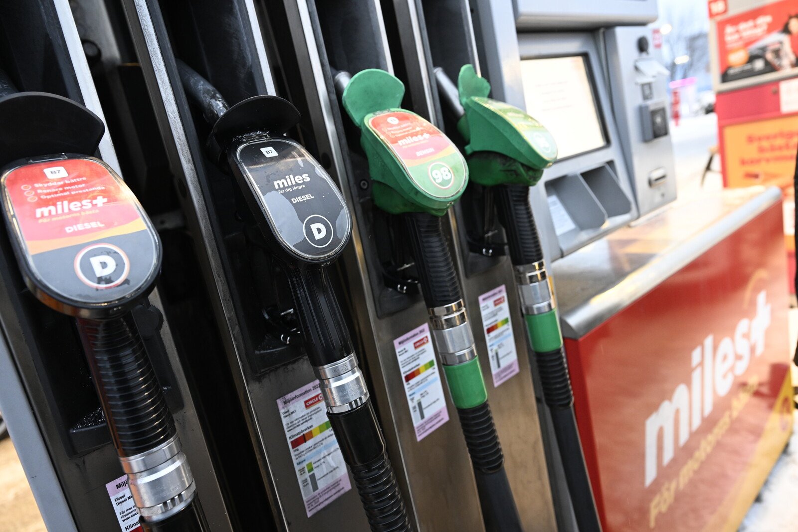 Gasoline price continues to fall – lowest in three years