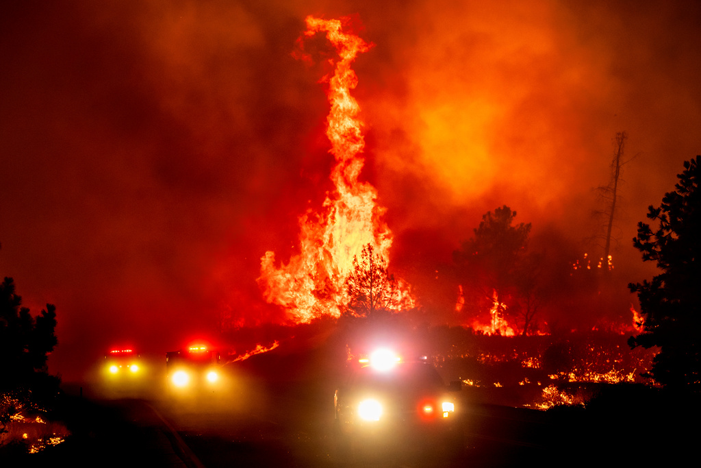 California forest fire "explodes" in size