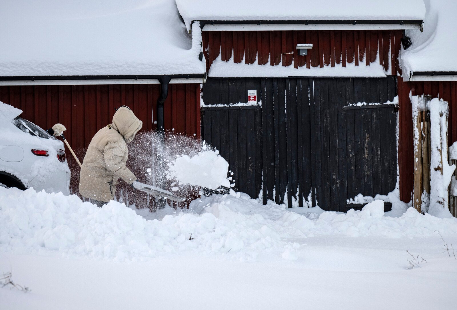 First Snow in Several Places - Warning May Be Issued