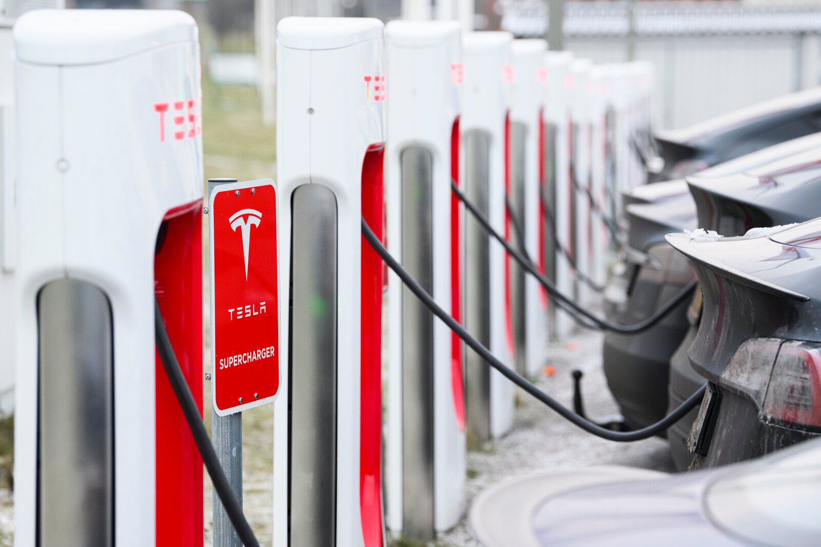 GM starts selling adapter for Tesla chargers