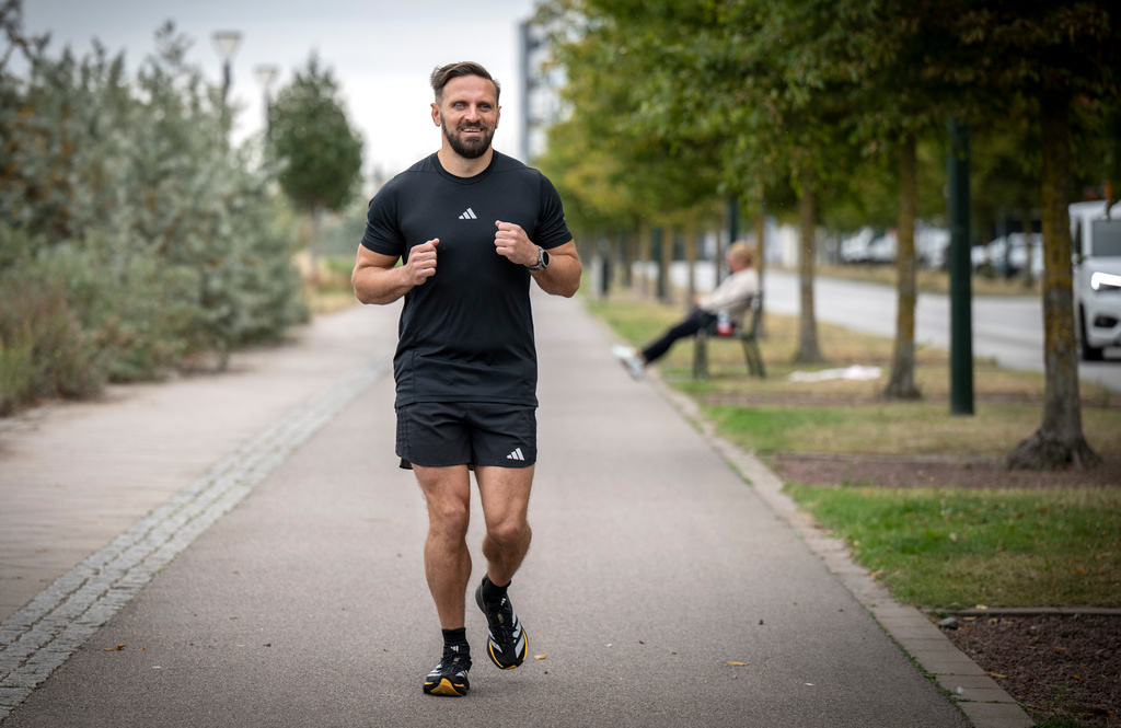 Visually Impaired Sprinter Runs Half-Marathon