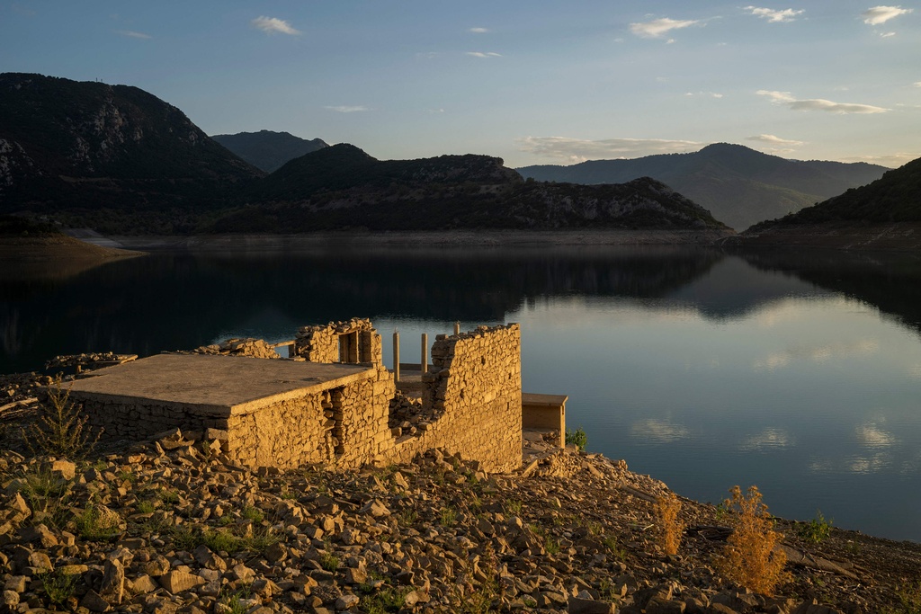 After 30 years: Sunken village rises in Greek drought