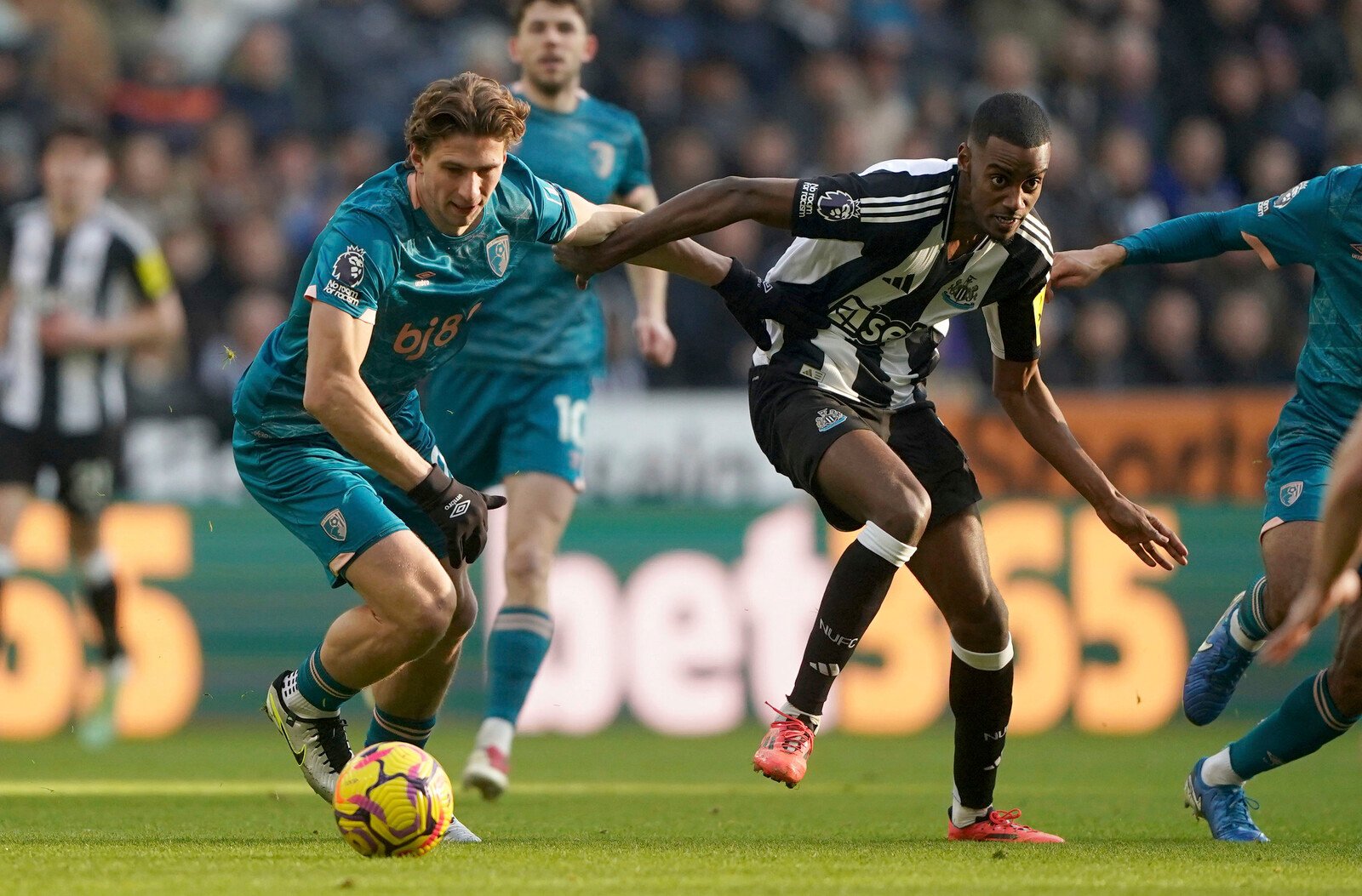 Isak's crazy goal streak broken as Newcastle fell