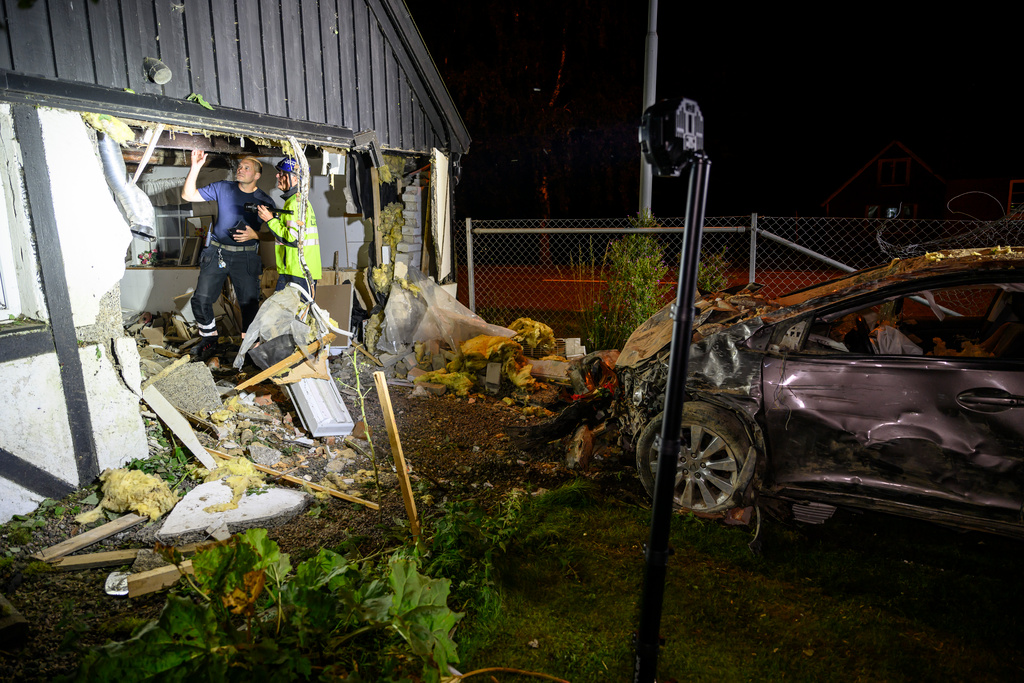 Car crashed into house in Skåne